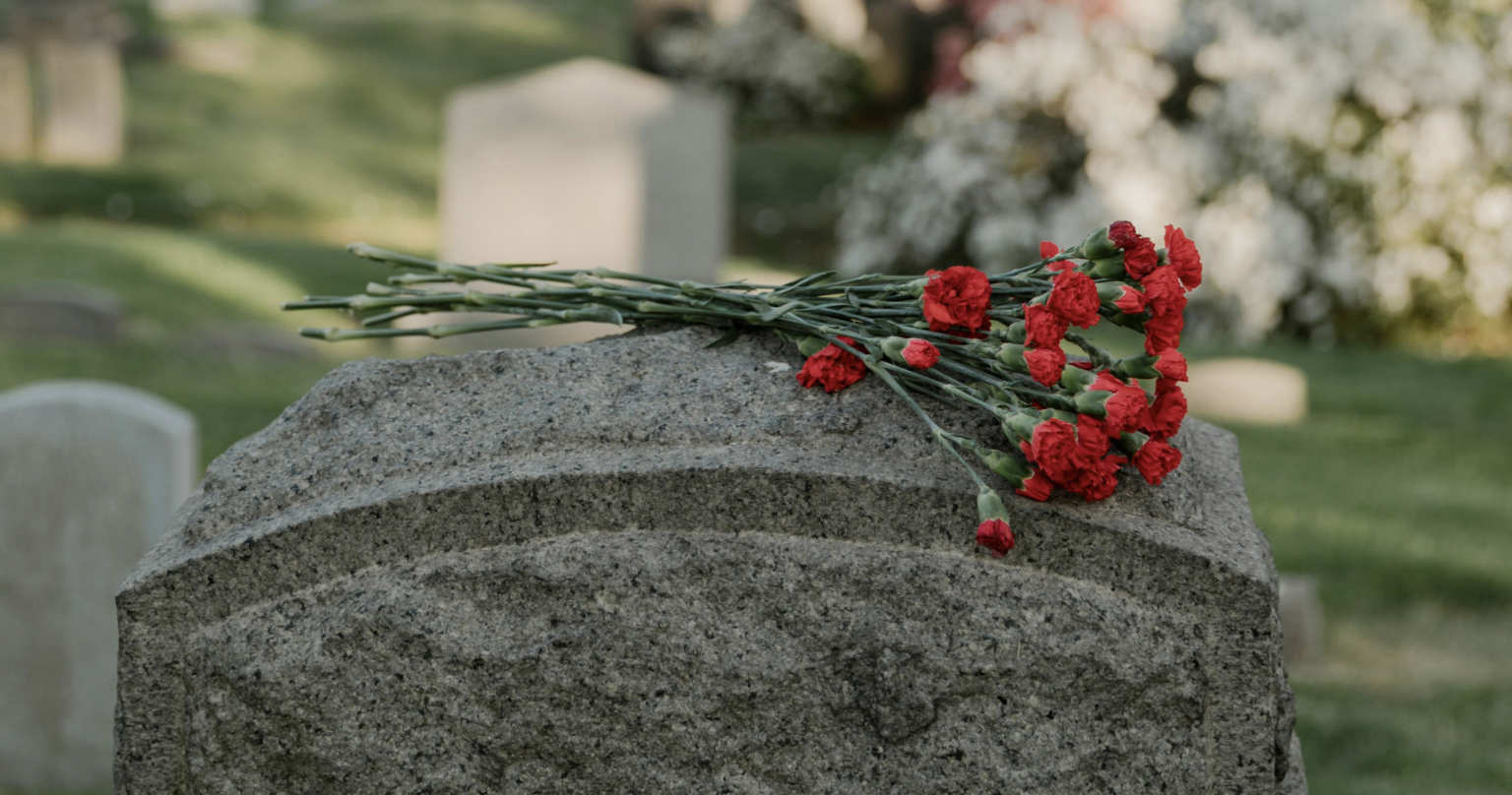 квіти на могилі